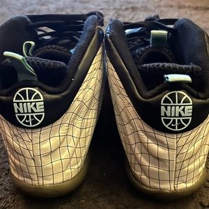 Nike,Little Posite One Foamposite warped Grid GS. CW1594 005,Pre-owned,Size:2.5Y